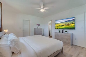 3 bedrooms, desk, iron/ironing board, travel crib