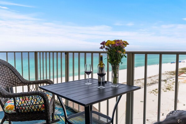Outdoor dining - Beachfront/Heated Pool & Chairs/2 King Beds (Panama City Beach)