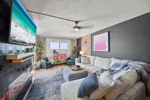Smart TV, fireplace, books, stereo