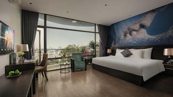 Executive Suite, Lake View | 1 bedroom, minibar, desk, laptop workspace
