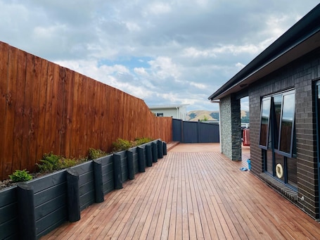 Property grounds. Cosy retreat from busy hassle bussle of city. Come relax at mountain view house.