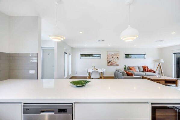 Interior - Modern Chic Villa,Walk to shops,10min Airport/CBD (Warrane)