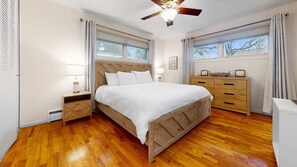 4 bedrooms, desk, WiFi, bed sheets