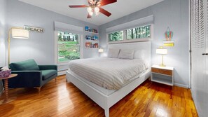 4 makuuhuonetta, työpöytä, Wi-Fi, vuodevaatteet