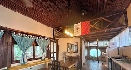 Treehouse Loft in Prime Location