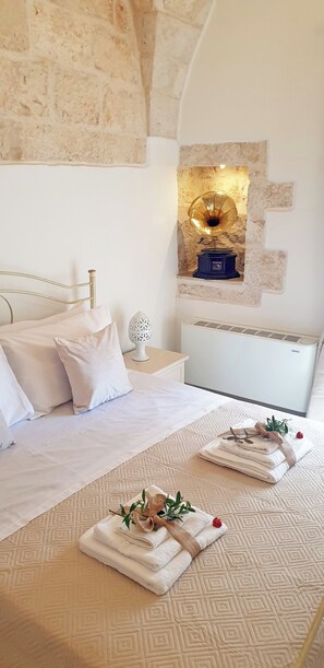 2 bedrooms, desk, iron/ironing board, travel crib