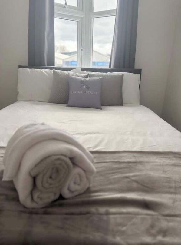 2 quartos, ferros/tábuas de passar roupa, Wi-Fi, roupa de cama