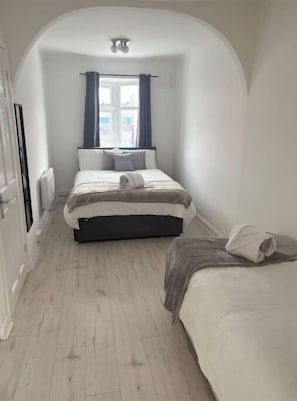 2 bedrooms, iron/ironing board, WiFi, bed sheets