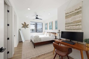 3 Schlafzimmer, Schreibtisch, Bügeleisen/Bügelbrett, Reisekinderbett