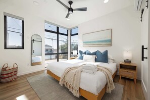 3 sovrum, skrivbord, strykjärn/strykbräda och resesäng