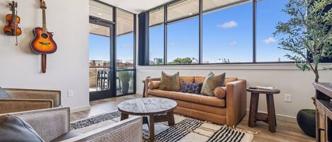 Télévision, jeux vidéo, lecteur de DVD, chaîne hi-fi