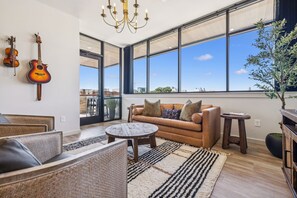 تلفزيون، ألعاب فيديو، مشغل دي في دي، ستيريو