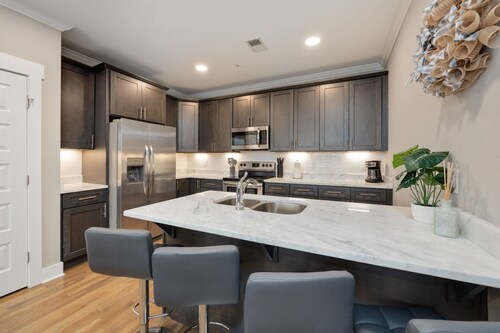 Nations Nashville 2BR | Rooftop Views | Sleeps 5