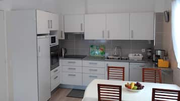 Micro-ondes, plaque de cuisson, lave-vaisselle