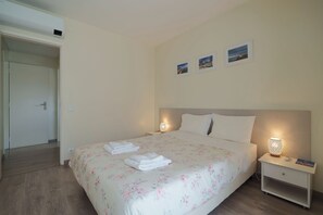 2 habitaciones, tabla de planchar con plancha, wifi y ropa de cama