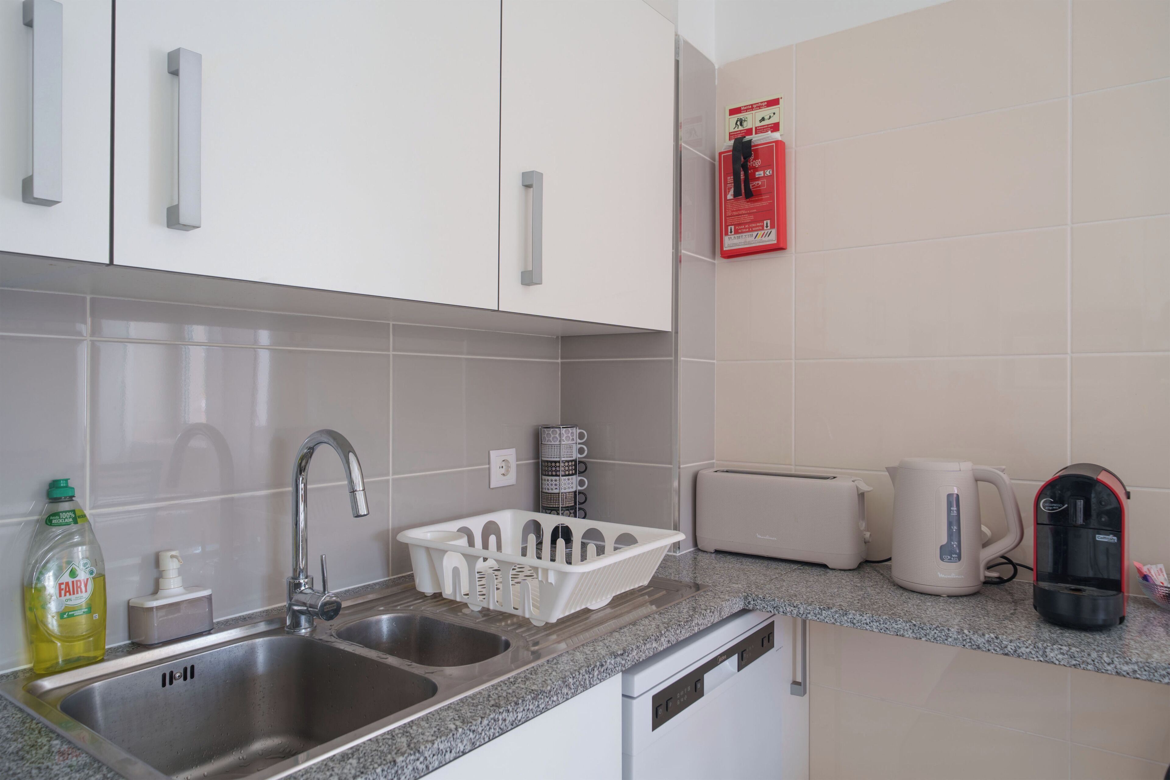 Microondas, placa de cocina y lavavajillas