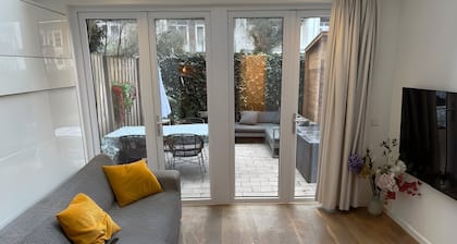 Garden apartment near Vondelpark