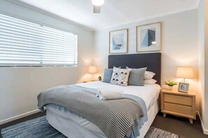 3 chambres, fer et planche à repasser, Wi-Fi, draps fournis