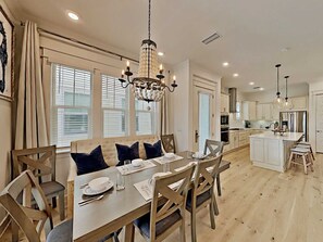 Dining - Casa Del Mar – Stylish 30A Retreat in Prominence (Walton County)