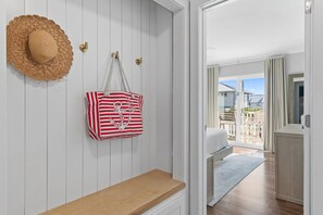 2 habitaciones, tabla de planchar con plancha, cuna de viaje y wifi 