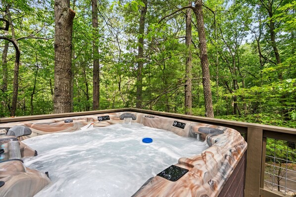 Outdoor spa tub
