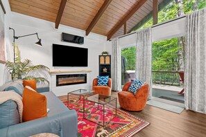 TV, fireplace