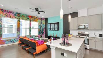 Geladeira, micro-ondas, fogão, cooktop