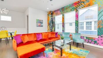 电视、壁炉、办公室