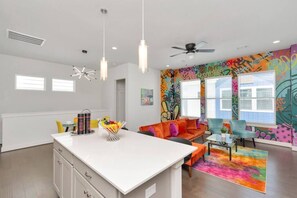 Interior - Prolific 3BR | Dwntwn | Med Ctr | NRG | WIFI (Houston)