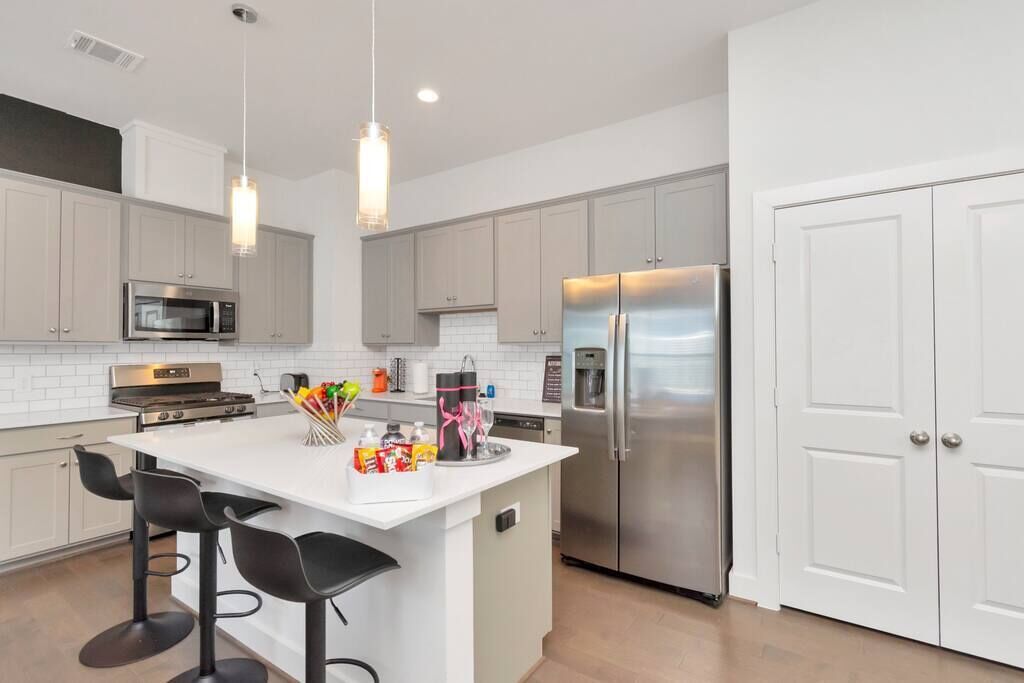 ثلاجة، ميكروويف، فرن، موقد طهي مسطح