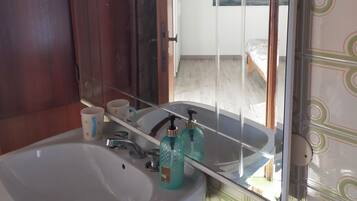 Hårtørrer, håndklæder, Sæbe, Shampoo