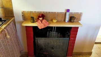 Fridge, coffee/tea maker, electric kettle, cookware/dishes/utensils