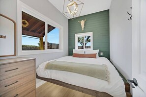 4 bedrooms, desk, iron/ironing board, free WiFi