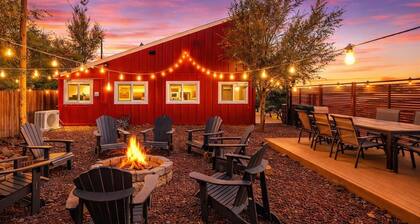 25 Min to Grand Canyon, Hot Tub, Fire Pit & Fun
