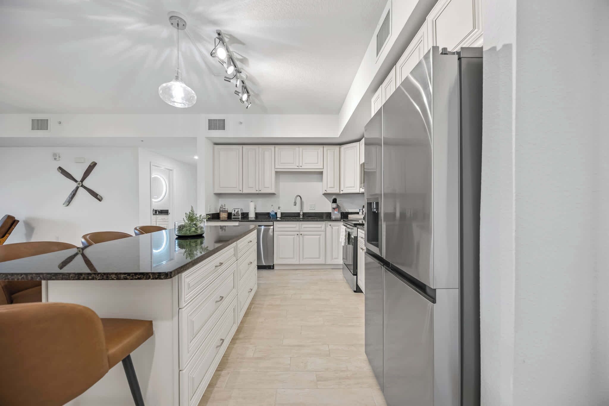 Coffee/tea maker, fridge, microwave, oven