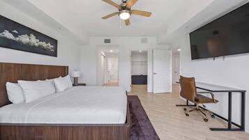 3 bedrooms, desk, iron/ironing board, travel cot