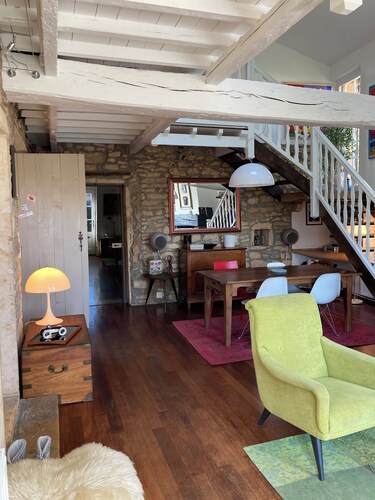 Charming golden stone house with swimming pool. Pets welcome!