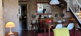 Charming golden stone house with swimming pool. Pets welcome!