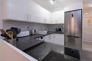 Fridge, microwave, oven, stovetop - Castle Harbour 36 - Two Bed (Los Cristianos)