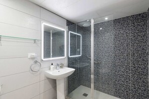 Shower, hair dryer, towels - Castle Harbour 36 - Two Bed (Los Cristianos)