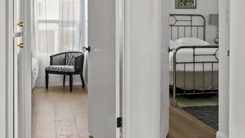 2 bedrooms, iron/ironing board, WiFi, bed sheets