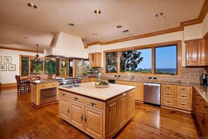 雪櫃、微波爐、焗爐、爐具