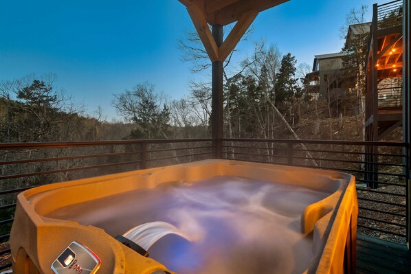 Outdoor spa tub