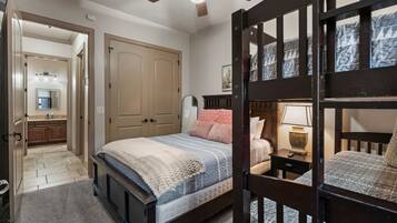 2 bedrooms, desk, WiFi, bed sheets