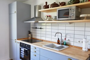 Private kitchen - Work from Home 2BR, FREE Parking, Netflix,Near BASF (Ludwigshafen am Rhein)