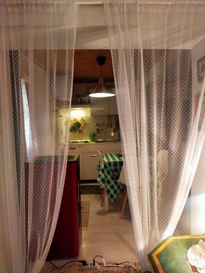 Cookware/dishes/utensils, eco-friendly cleaning products - Independent studio apartment between Rieti and Terminillo (Lisciano)