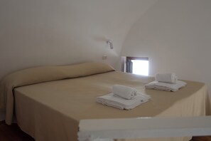 Superior Triple Room | Rollaway beds, free WiFi, bed sheets - masseria casamassima (Ostuni)