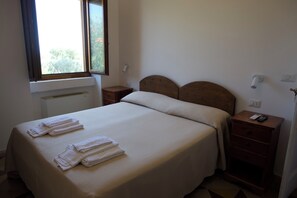 Superior Triple Room | Rollaway beds, free WiFi, bed sheets - masseria casamassima (Ostuni)