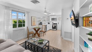 A modern apartment with a living room, dining area, and kitchen. - 541 SeaScape Cottage · Walk2Beach (Naples)
