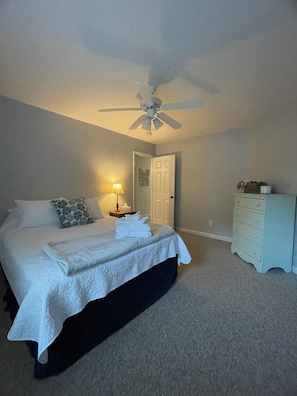 3 habitaciones, escritorio, tabla de planchar con plancha y wifi gratis 